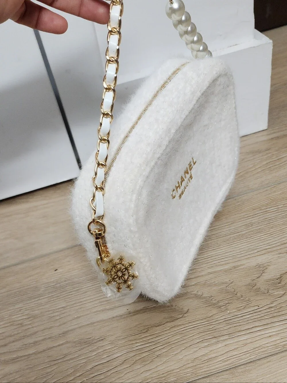 CHANEL White/Cream Tweed Pearl-Embellished Shoulder Bag